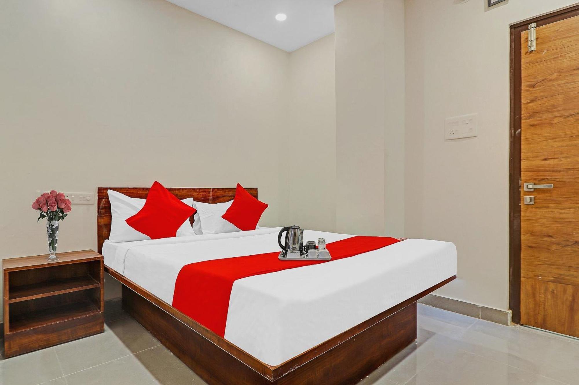Hotel O Night Eye Hyderabad Exterior photo
