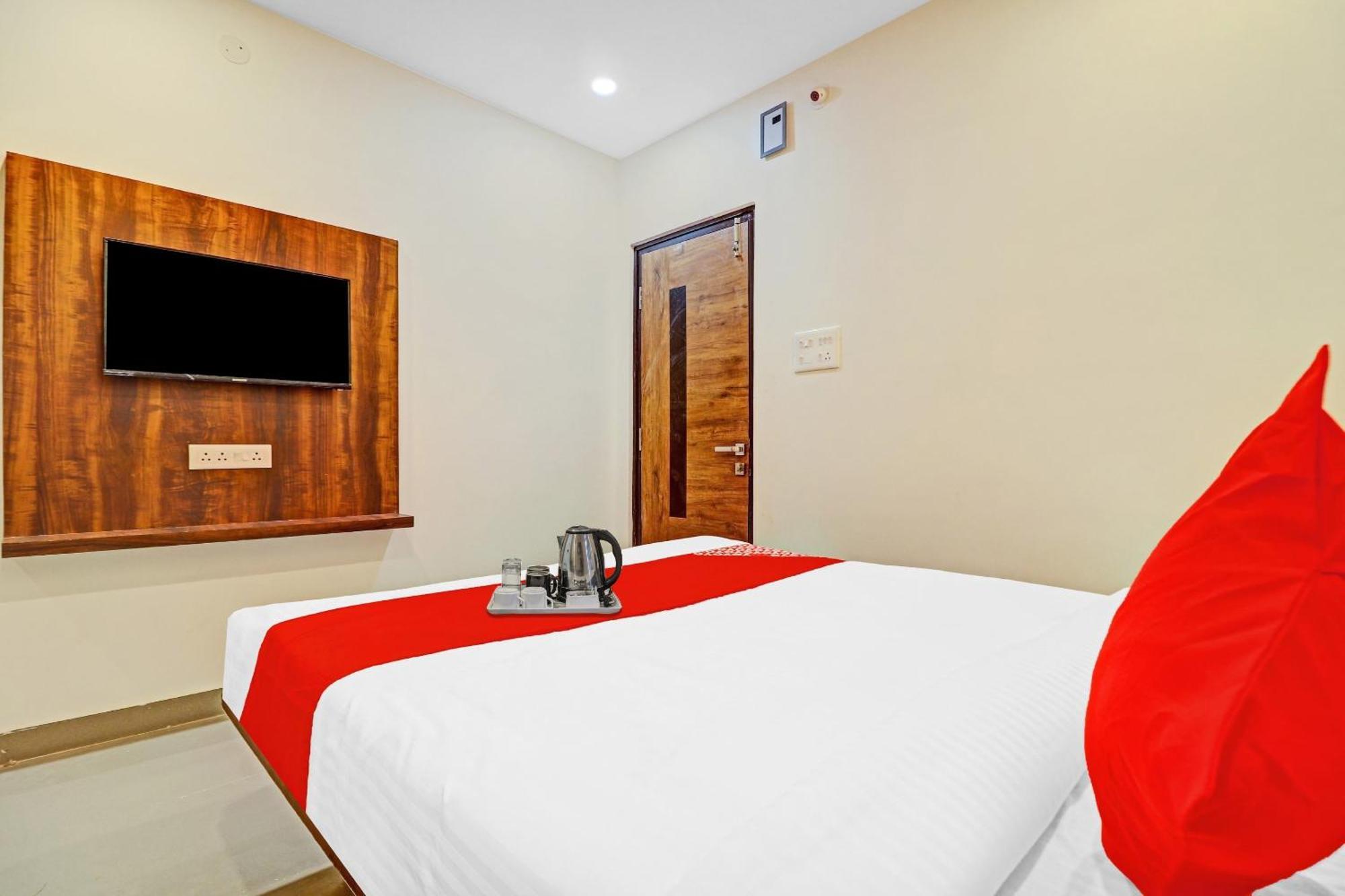 Hotel O Night Eye Hyderabad Exterior photo
